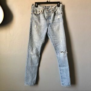 LEVI’S Distressed Light Wash 501s